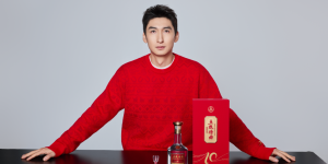 武大靖的“五大敬”刷屏了！五粮特曲如何讲述2026春节的年味？