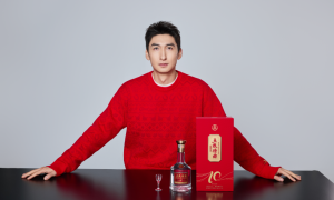 武大靖的“五大敬”刷屏了！五粮特曲如何讲述2026春节的年味？